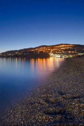 The Supermoon illuminates the empty pebble beach of El Peñón as the night falls on Salobreña (Spain). The lights of the small fishing town of La Caleta shine in the background. Playa del Peñón.
Salobreña, Granada, Andalucía, Spain.